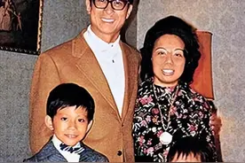 李嘉诚连续32年率家人祭拜亡妻庄月明，是作秀还是一往深情？图片