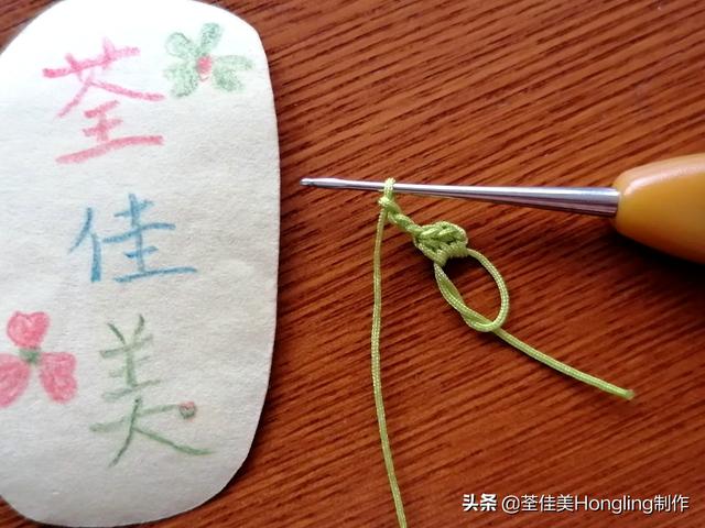 远方喜欢在银杏树下漫步的人,为你钩织了两片银杏叶哟