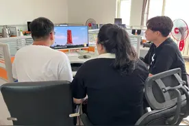 专题纪录片《草原上升起不落的太阳》《生生不息的赞歌》在突泉县融媒体中心干部职工中引起热烈反响图片