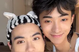 伊能静儿子疑似交男朋友？贴脸熊抱同睡一张床，对方默认是情侣图片