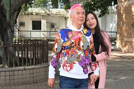 72岁老戏骨自曝被小36岁女友主动追求，女方小产后不着急再怀孕图片