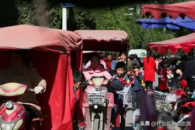 电车只能搭载12岁以下儿童，接送孩子该怎么承载？官方回应来了图片