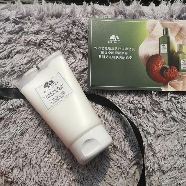 建议油皮女生：夏天多试试这5款“洗面奶”，温和不刺激还控油