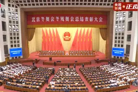 上午高规格重磅大会，现场有四个细节图片