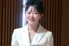 网红晚晚生图曝光又破防，都快四十了，她怎么还这么拧巴啊？图片