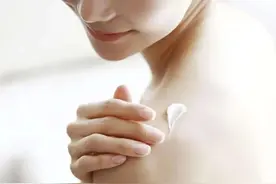 涂身体乳和不涂身体乳皮肤状态差别有多大？看完你就明白了图片