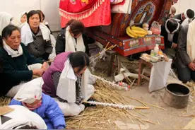 “铭旌”到底怎么写？内容和格式上有规定吗？图片