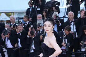 范冰冰身着Georges Hobeika高定惊艳闭幕红毯 戛纳电影节完美收官图片