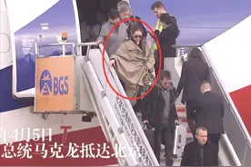 倍儿有面！巩俐夫妇随法国总统访华，乘专机忙社交，气场力压黄渤图片