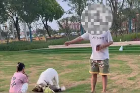 男子遛狗拒拴狗绳，态度恶劣吓坏小孩，扬言道"孩子不拴起来么?"图片