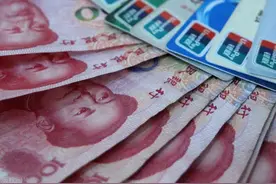 爸爸给儿子转账100万，需要缴税吗？银行：可转账成功再说图片