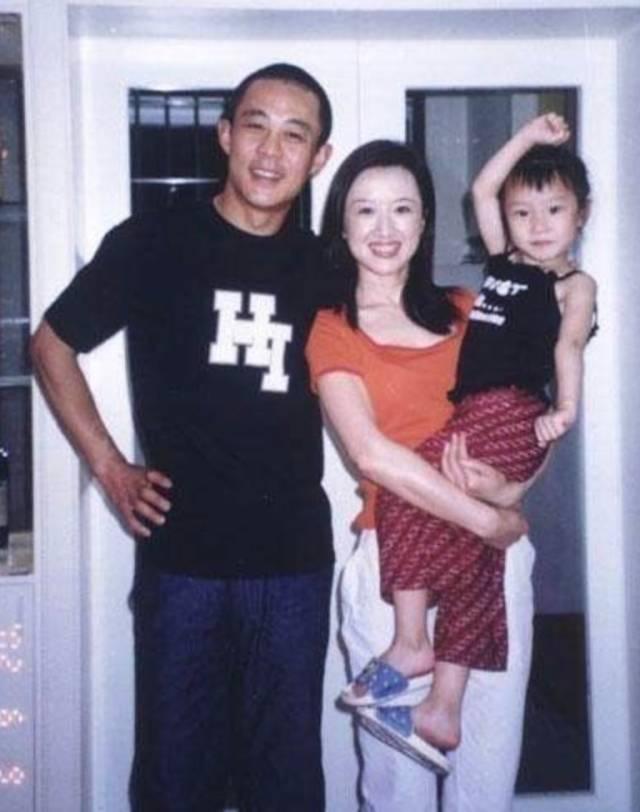 潘雨辰：与侯勇离婚后，独自抚养女儿，那段婚姻让她不堪回首