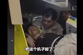 天津经开 男子手卡裁纸机，救援时疼到嘶吼图片