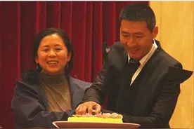 演员李婷，去世10年后，张子健带女儿再婚，弟弟的做法让人心寒图片