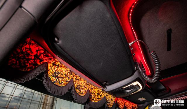 V6奔驰凌特被改成牵引车，还加装了生活舱，波兰人改装玩得是真溜