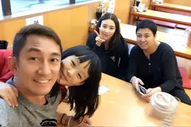 吴启华石洋子离婚8年，至今不敢告诉女儿真相！一家三口经常旅行图片
