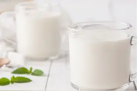 你敢信吗？你喝的牛奶很可能是“假牛奶”！没有营养还很贵！图片