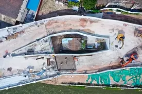 广州最牛钉子户，将大桥“撕”成两半，逼得政府百亿工程绕道而行图片