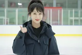 杨紫穿棉服扎高马尾，打扮舒服像邻家女孩，生活照片不胖还挺瘦！图片
