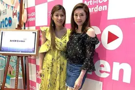 洪金宝儿媳妇快40岁了，穿花裙看着还挺娇嫩的，就是看不出有167图片
