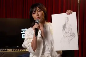 44岁孙燕姿也老了，线上演唱会穿棒球衫直播唱歌，肤色暗沉没气色图片