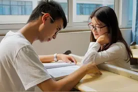 男生公务员上岸提出分手，劝诫女生要提升综合素质，聊天记录曝光图片