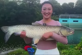 浅谈钓鱼圈——美女钓手李梦瑶图片