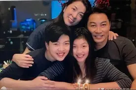 父亲颜值惊为天人，儿女却长得丑，这5位香港男神的基因被浪费了图片