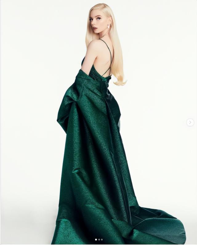 哪些明星是金鱼眼的人,景甜素颜直播被赞不做作,金鱼眼大眼袋瞩目,双