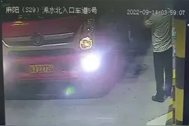 活禽车持假证欲盖弥彰 收费员亮火眼按迹循踪图片