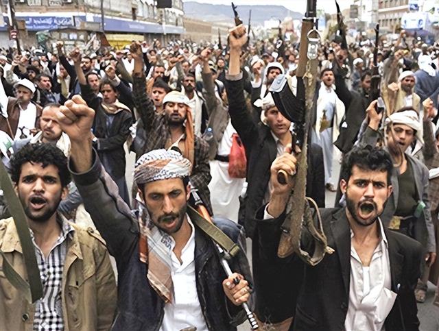 2015年也门撤侨:海兵舰炮对准海岸,叛军保持克制,细节令人振奋