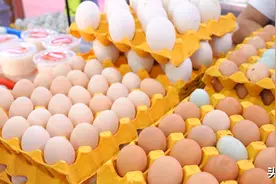 鸡蛋其实是母鸡的“大姨妈”？是荤是素还得分情况图片