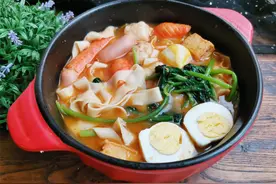 天冷了，做一锅麻辣火锅面条，荤素搭配，香辣过瘾，浑身热乎乎的图片