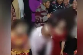 官方通报网传男子同时娶两个新娘：网络直播人员为“博眼球”策划闹剧，已依法对其进行治安处罚图片