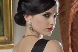 伊娃格林性感迷人，气质出众，她是最有代表性的邦德女郎图片