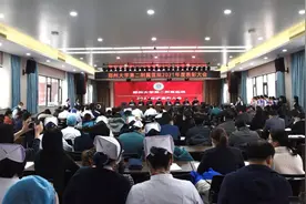 郑大二附院召开2021年度表彰大会，重奖“功臣”图片