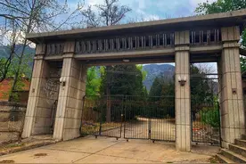 北京门头沟，山沟里的废弃军工厂，遗留建筑成探险好去处图片