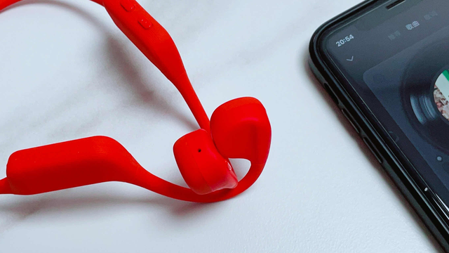 支持无线充电，15区分压佩戴更舒适，南卡NEO骨传导耳机体验