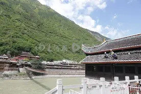 受地震影响 闻名中外的泸定桥开始封闭维修图片
