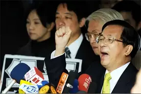 陈水扁终结国民党一党专政后，国民党是怎么失去军队控制权的？图片