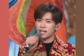 曾被要求“滚出TFBOYS”，易烊千玺成功逆袭，人气远超另外两个人图片