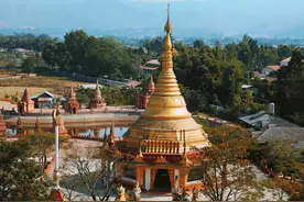 中缅边境遍插五星红旗：你抱怨的今天，是很多缅甸人梦想的明天图片