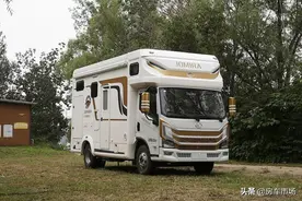 上汽跃进H500轻卡房车，车尾能装摩托车，配48V13度电1000太阳能图片