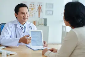 51岁女子坚持每天生吃大蒜灭菌、抗肿瘤，半年后健康情况如何？图片