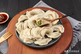 包好饺子直接冻，放冰箱就错了！教你2个方法，饺子不破皮不粘锅图片