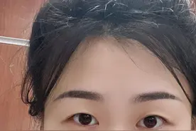 纹过眉毛的女人，过几年会出现变化吗？实际差别很大图片