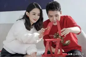 冯绍峰携子接机赵丽颖，一家三口互动有爱，曝冯妈送她豪宅求复婚图片