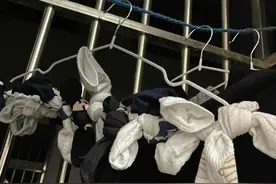 盘点那些奇葩晾晒衣服神操作，笑死啦图片