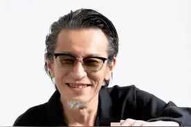 确诊癌症，暂停所有演出！他主唱的电影片头曲最近正风靡图片