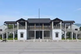 他曾是中国首富，却把家产捐给国家，儿子再靠自己创业成中国首富图片